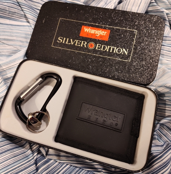 NEW!! Men's WRANGLER Wallet - Picture 1 of 6